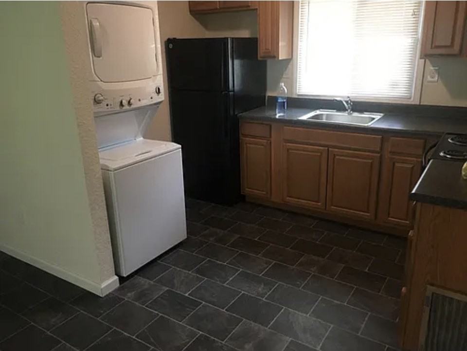 106 E Hunter Cir , Unit 106 - Photo 2 of 15