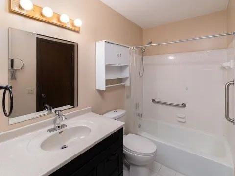 845 145th Street East - Photo 4 of 21