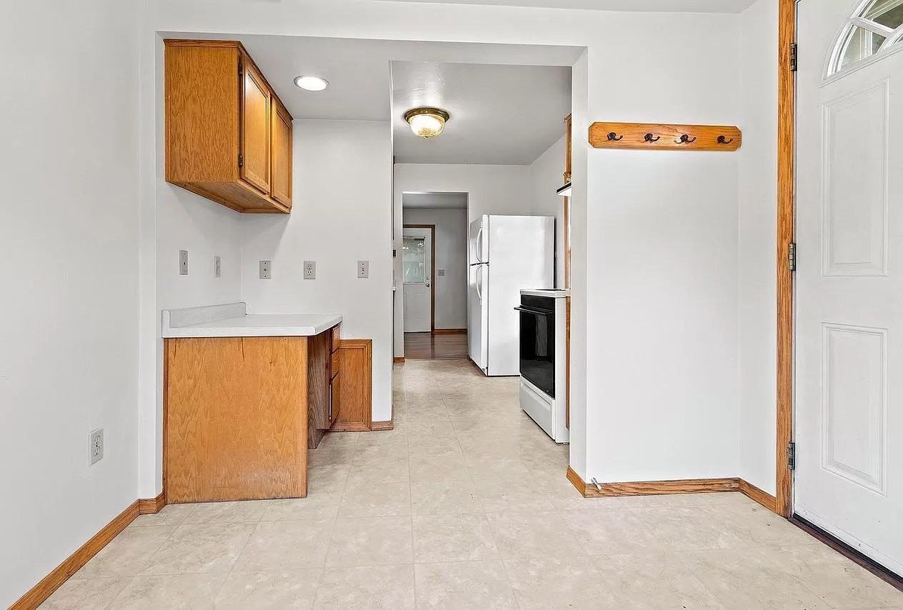 1212 S Oakland Ave - Photo 3 of 27