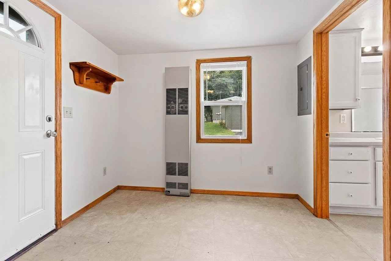 1212 S Oakland Ave - Photo 7 of 27