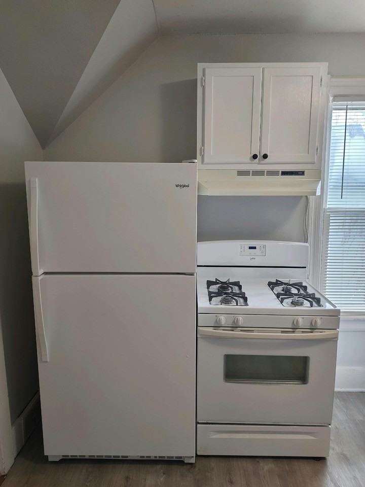 530 7th Street Northwest, Unit 3 - Photo 3 of 9