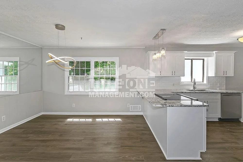 3860 Hanover Ct - Photo 7 of 31