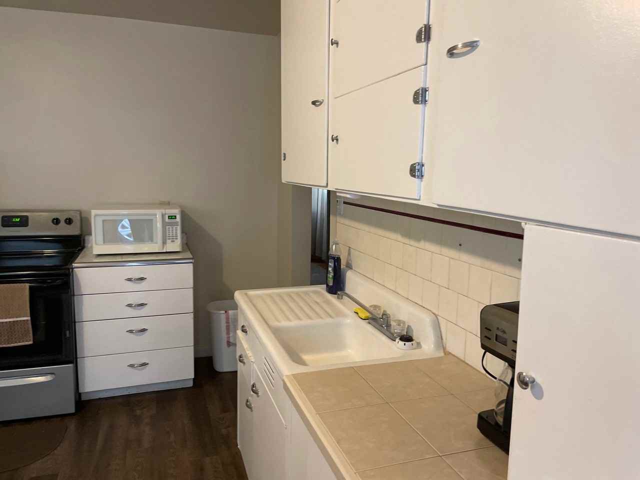 821 W Buffalo St #1 - Photo 6 of 9