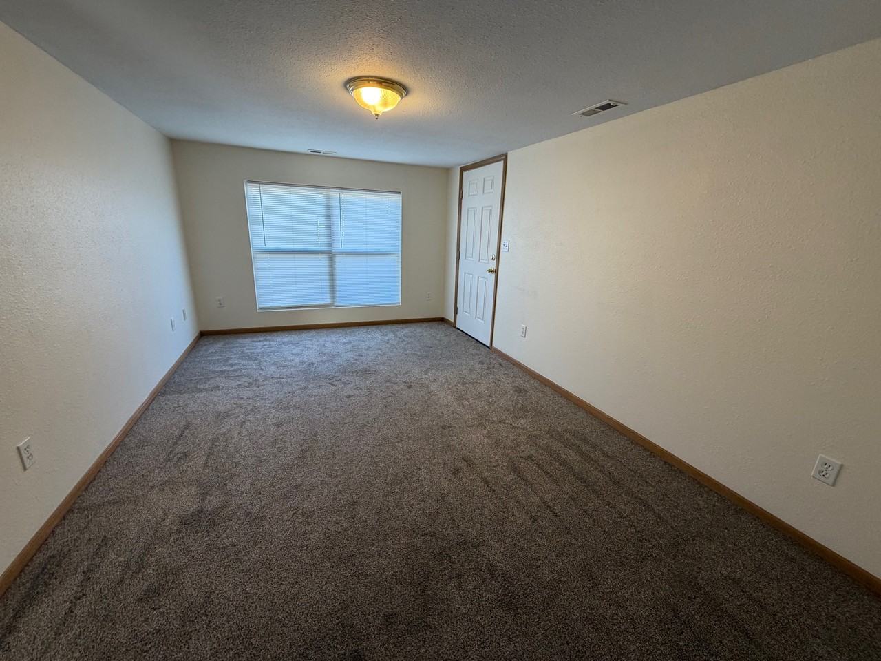 614 1/2 Broad St #1 - Photo 3 of 11