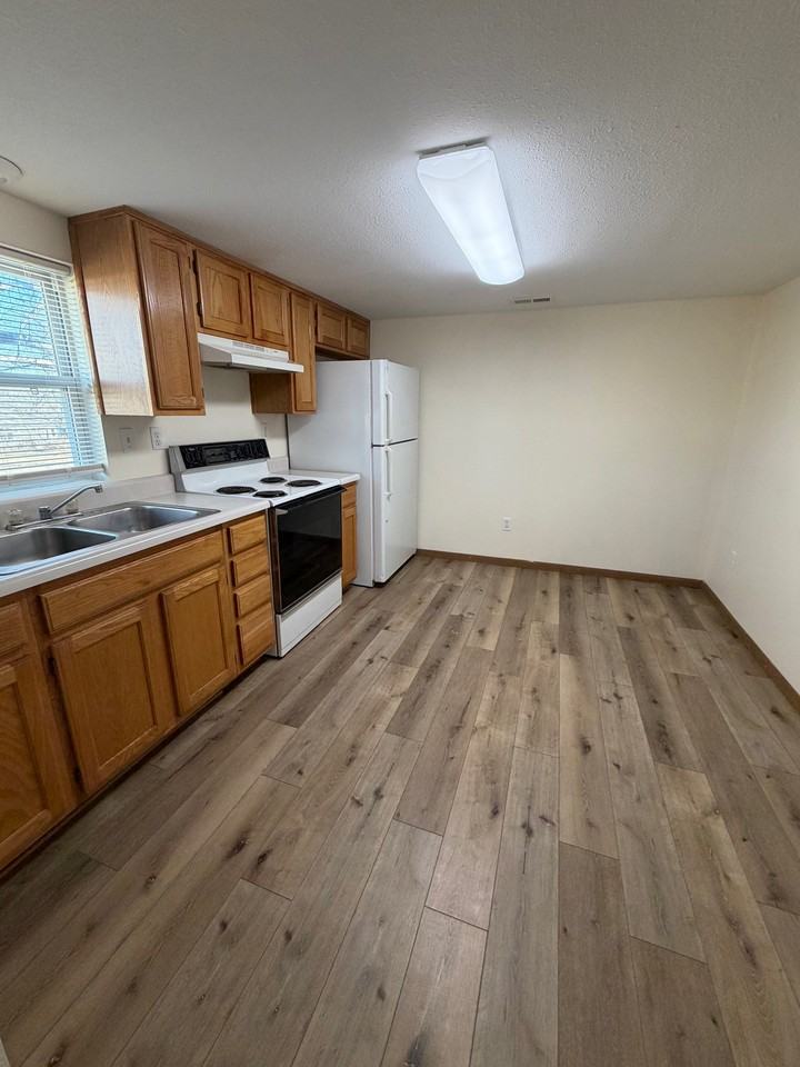 614 1/2 Broad St #1 - Photo 4 of 11