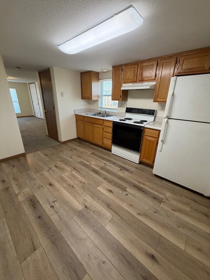 614 1/2 Broad St #1 - Photo 5 of 11