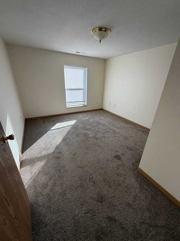 614 1/2 Broad St #1 - Photo 6 of 11