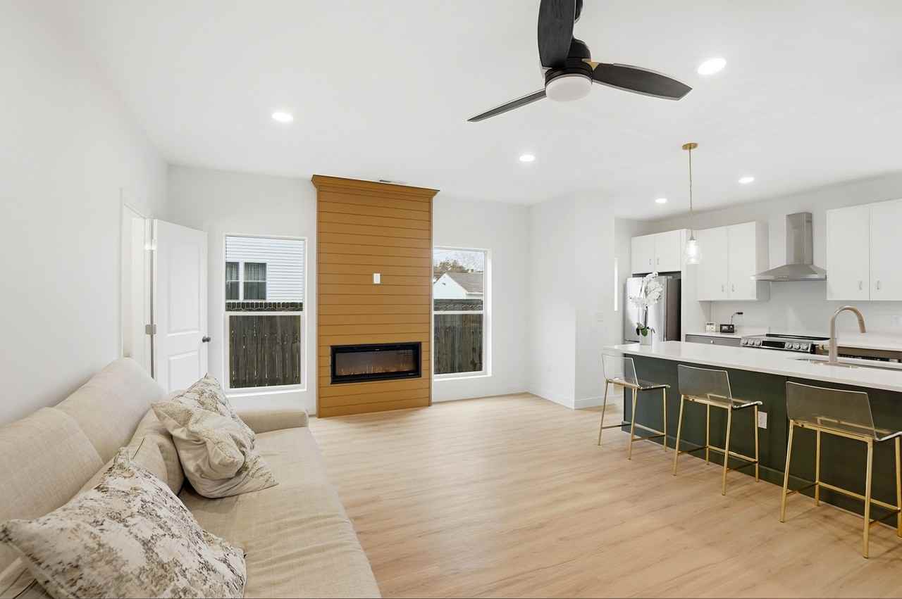 412 Saint Clair Ave - Photo 3 of 35