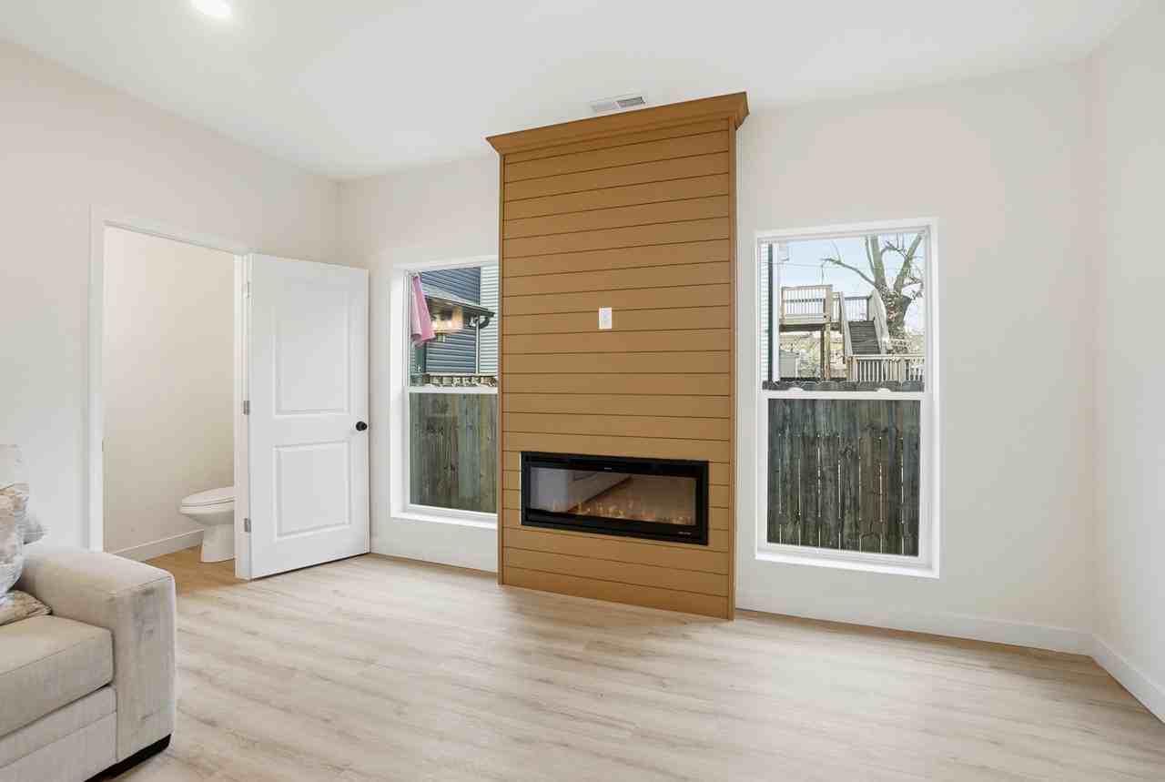 412 Saint Clair Ave - Photo 4 of 35