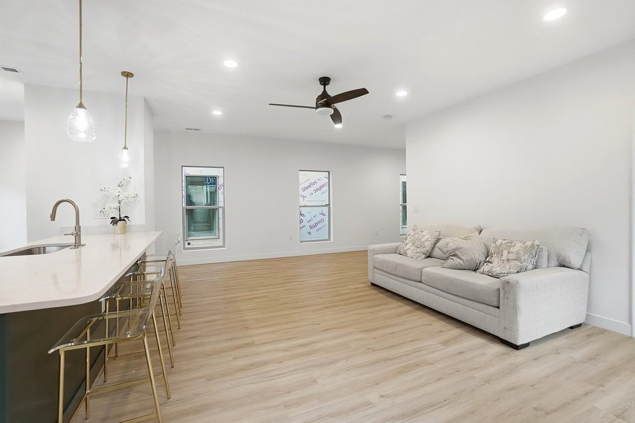 412 Saint Clair Ave - Photo 6 of 35