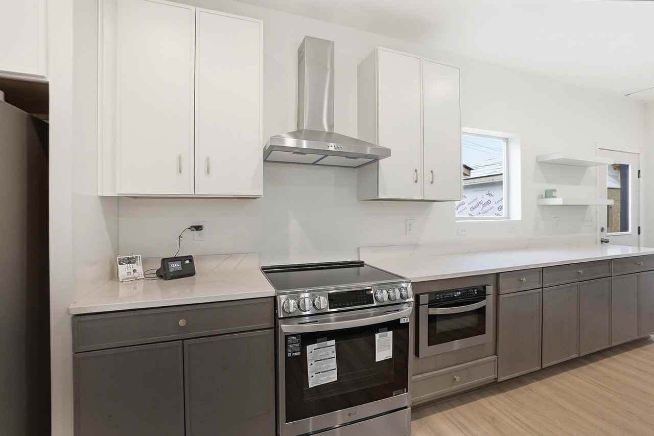 412 Saint Clair Ave - Photo 7 of 35