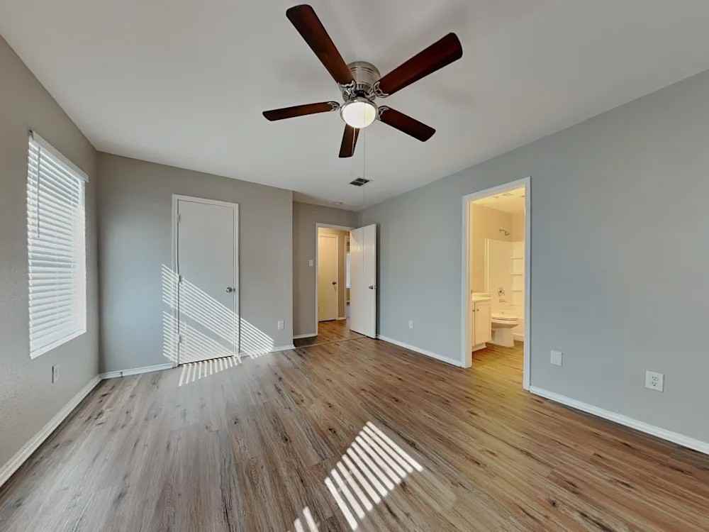 1512 Queens Brook Ln #NA - Photo 3 of 5