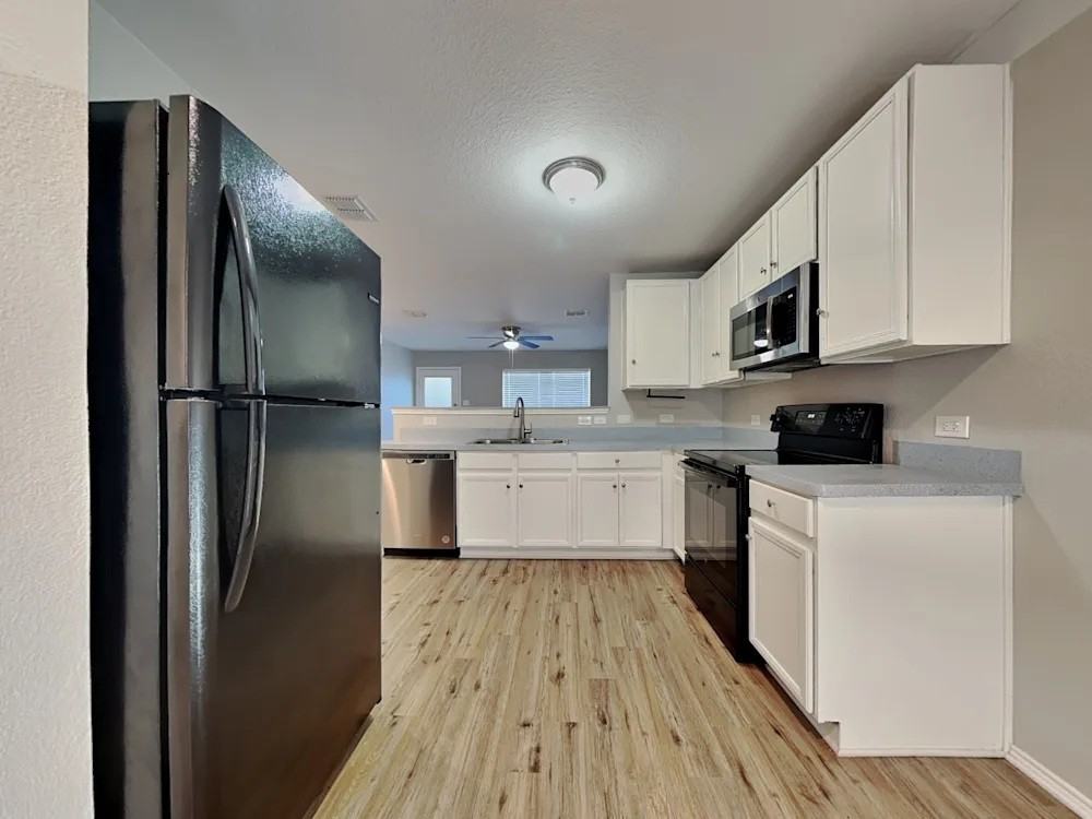 1512 Queens Brook Ln #NA - Photo 4 of 5