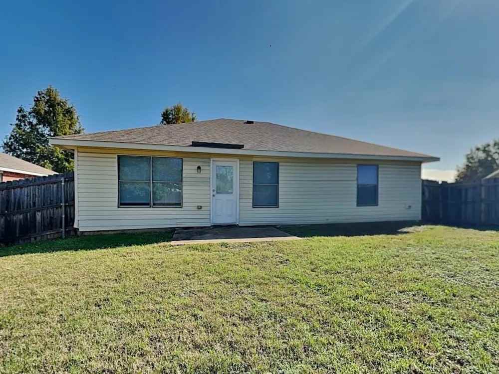 1512 Queens Brook Ln #NA - Photo 5 of 5