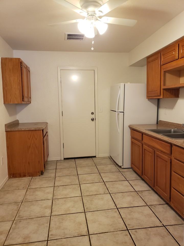 3131 E Butler Ave #3 - Photo 7 of 18