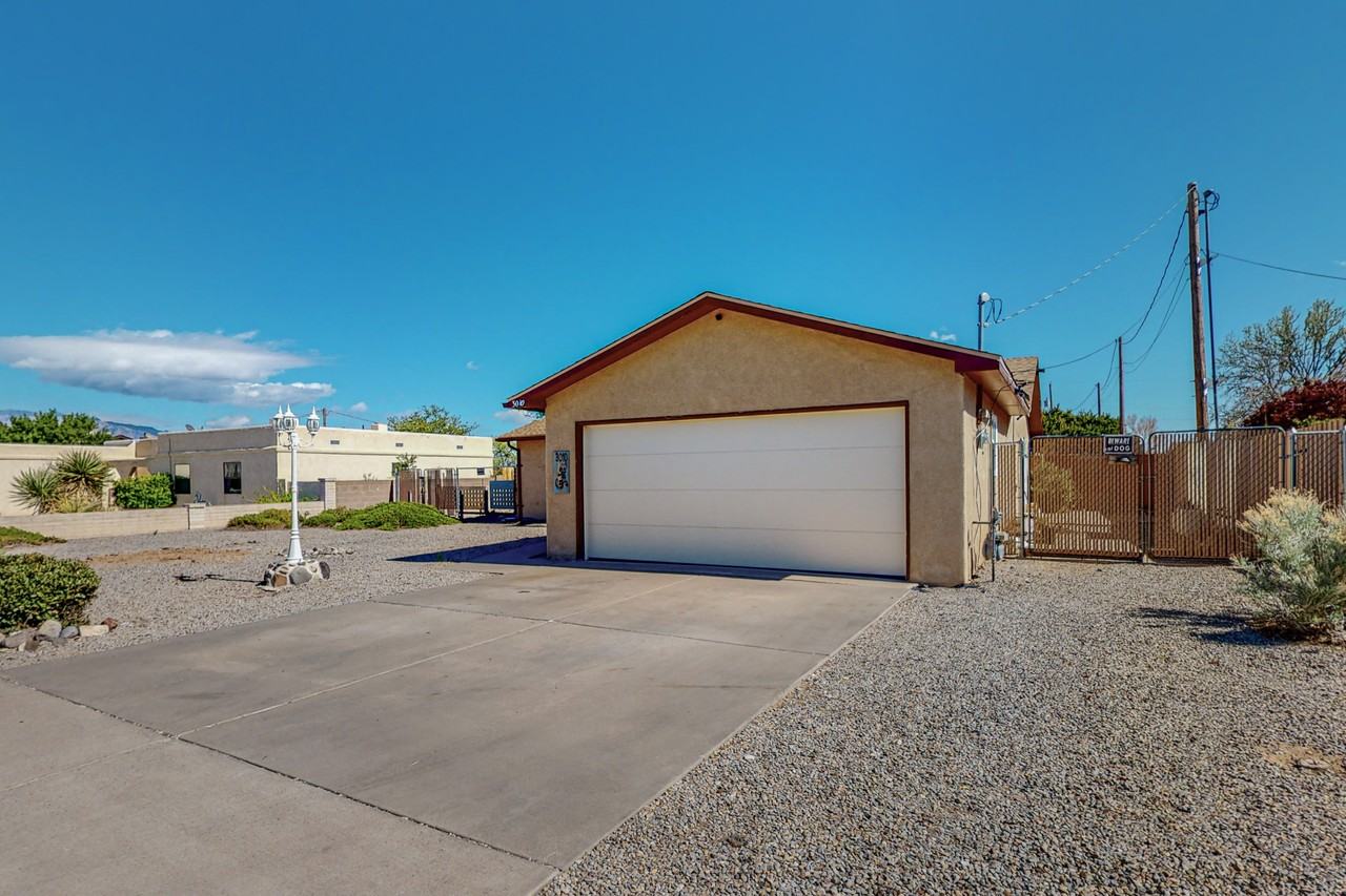 3010 May Cir Se #NA - Photo 2 of 28