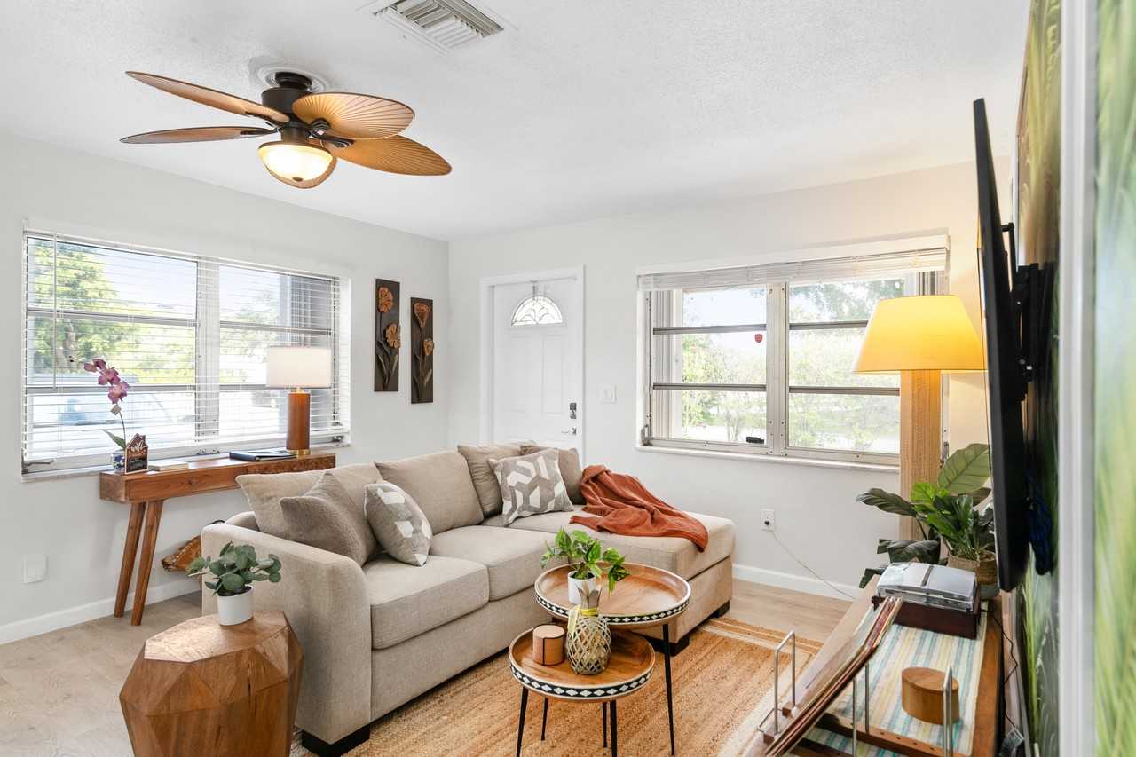 108 Se 4th Ter #A - Photo 3 of 19