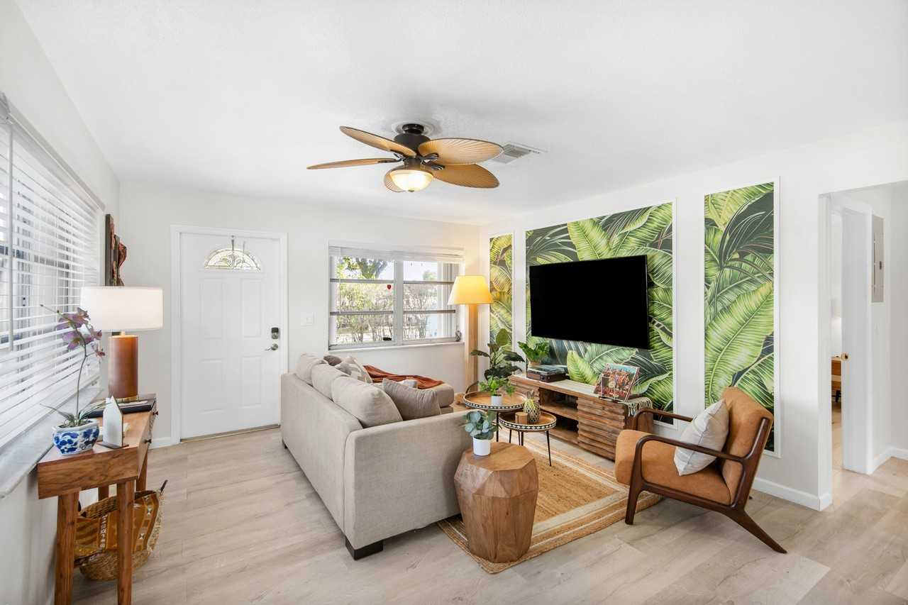 108 Se 4th Ter #A - Photo 4 of 19