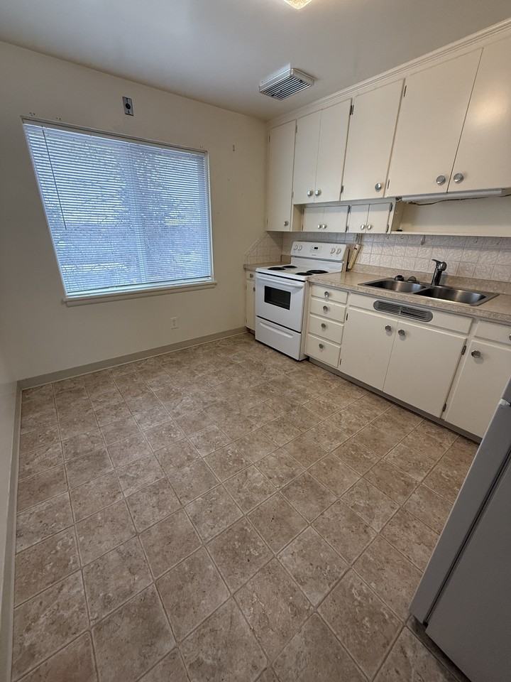 704 14th St S #6 - Photo 3 of 12