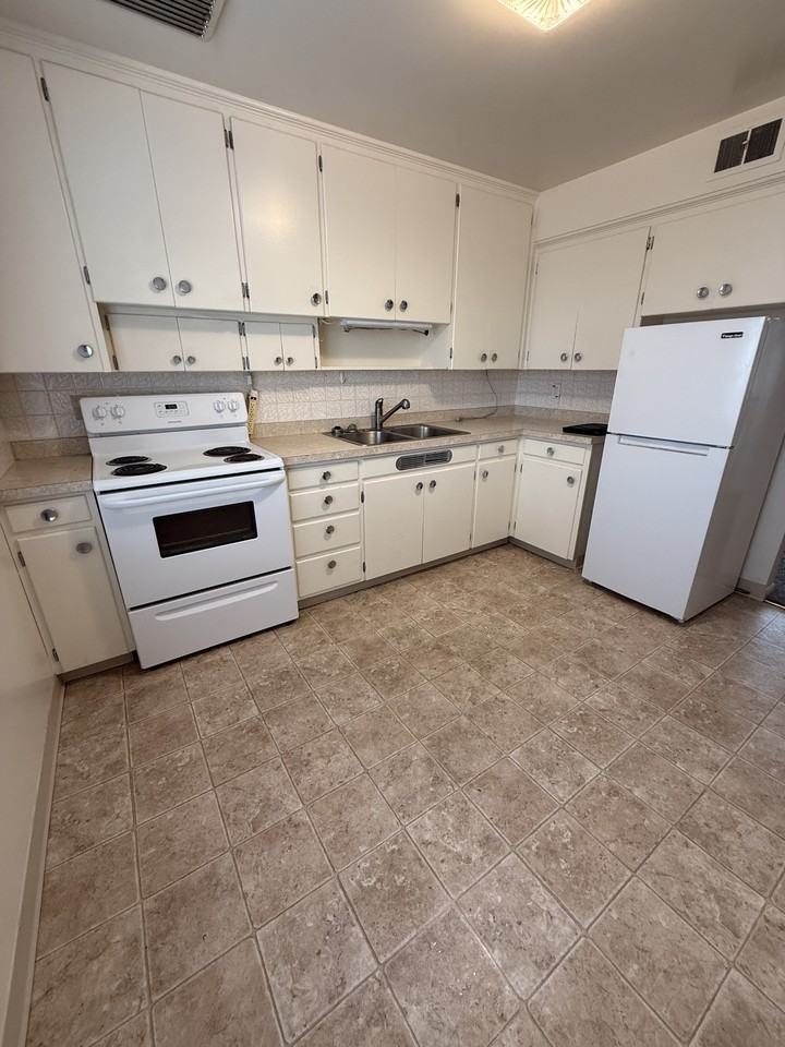 704 14th St S #6 - Photo 4 of 12