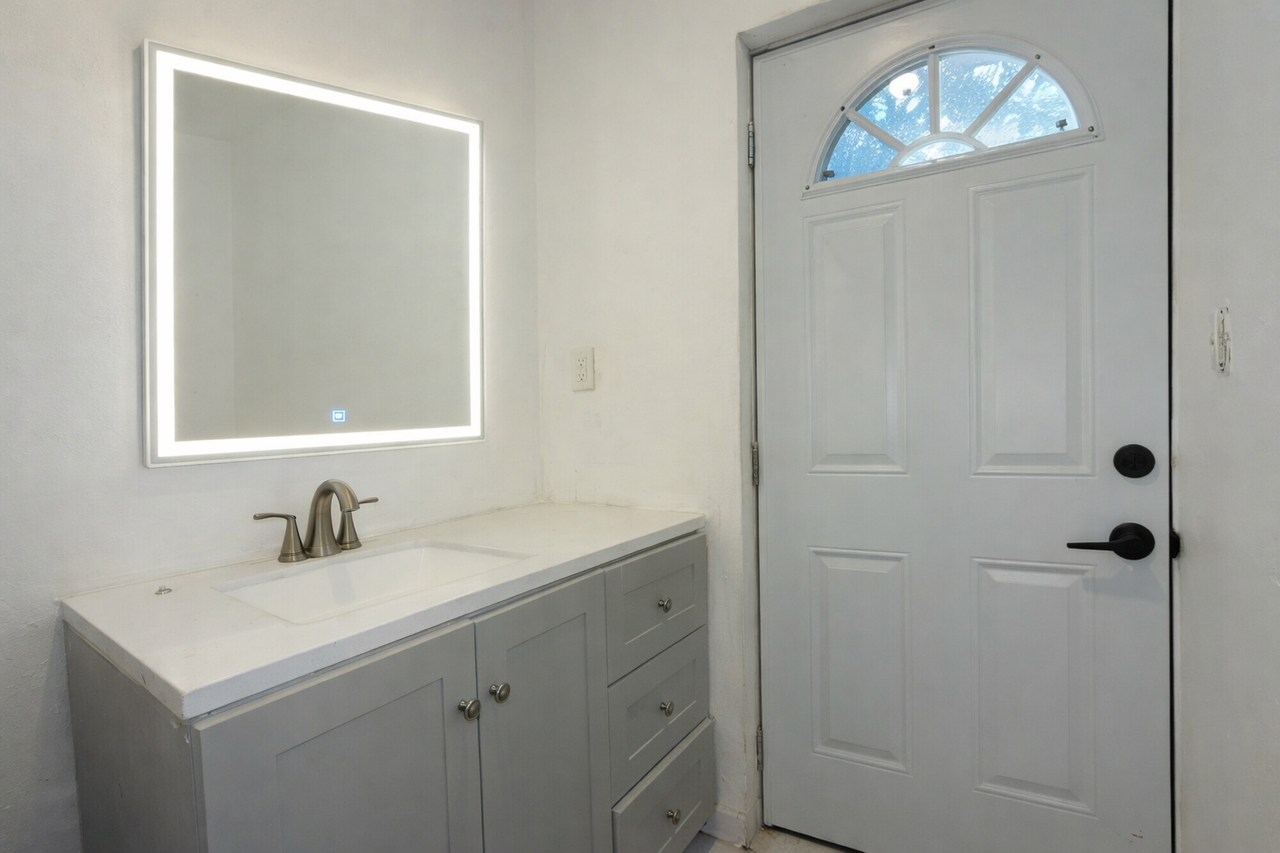 809 Florida Pkwy #2 - Photo 5 of 17