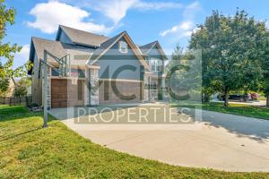 featured image of 2353 Sw Current Ct #1