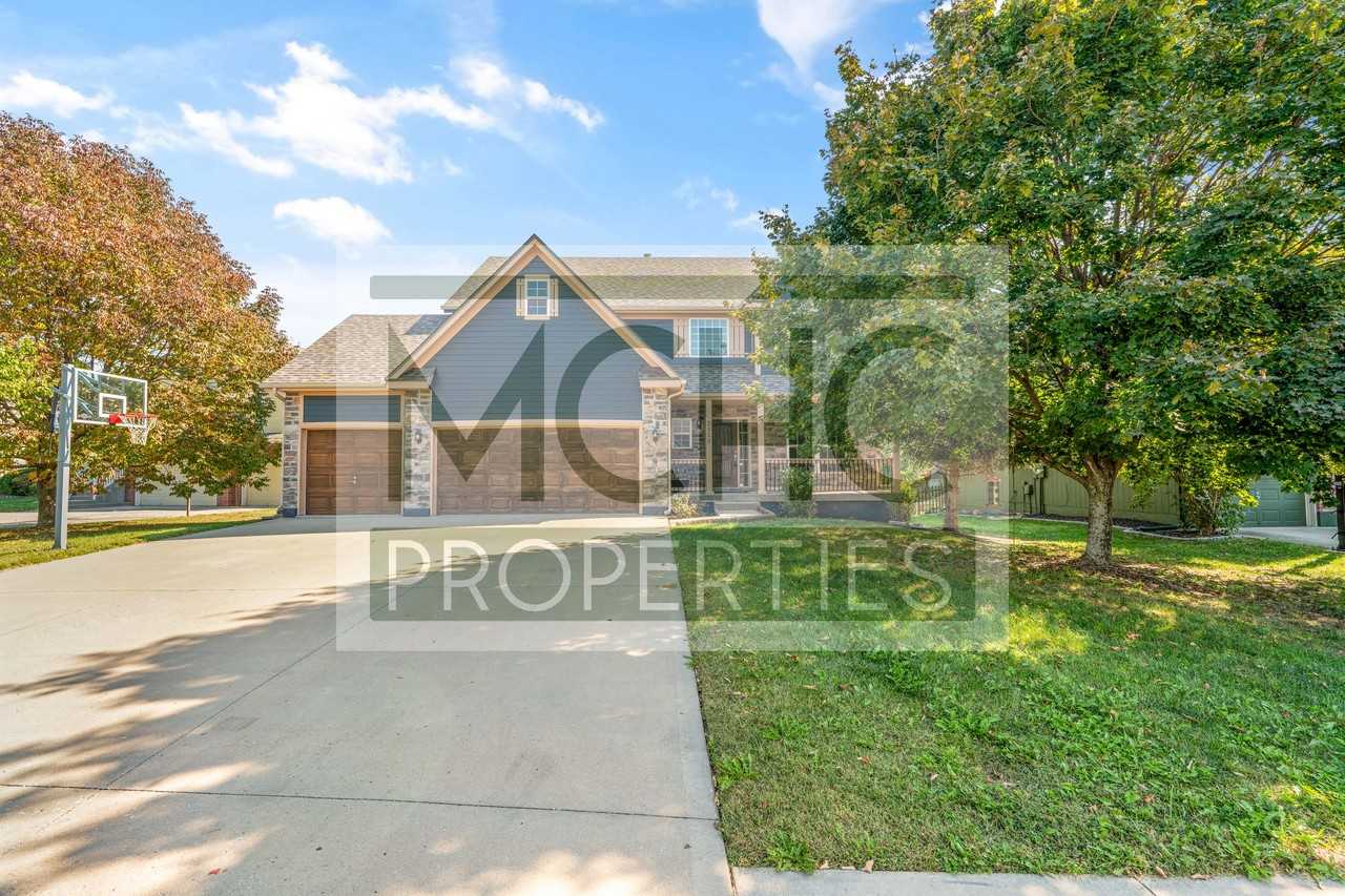 2353 Sw Current Ct #1 - Photo 2 of 40