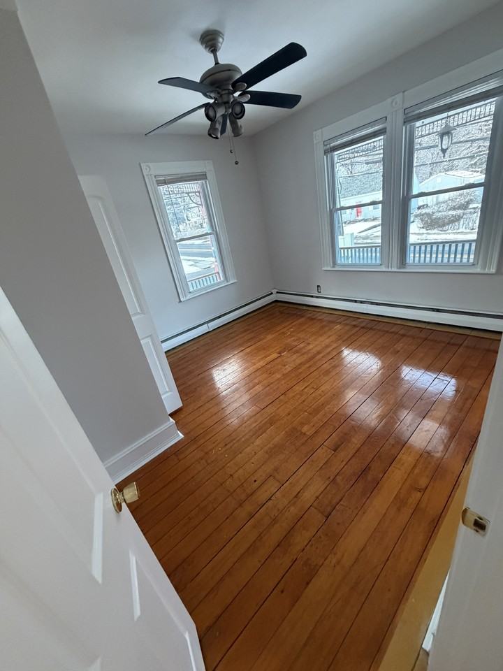 107 Ann St #1stFL - Photo 6 of 8