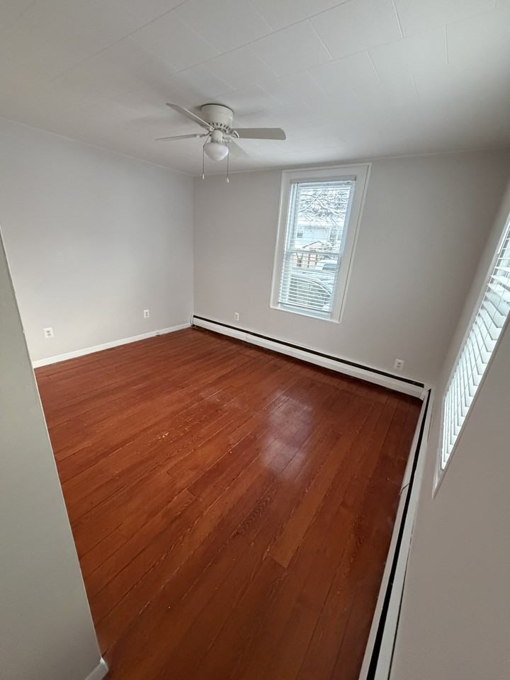 107 Ann St #1stFL - Photo 7 of 8