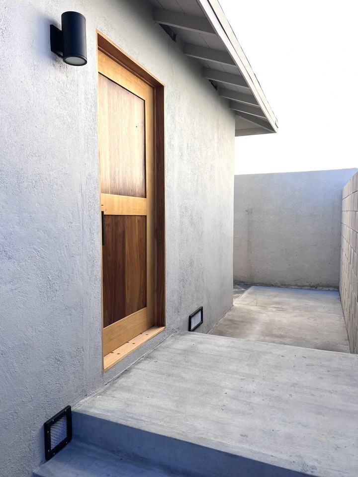 3547 E Green St #B - Photo 3 of 18