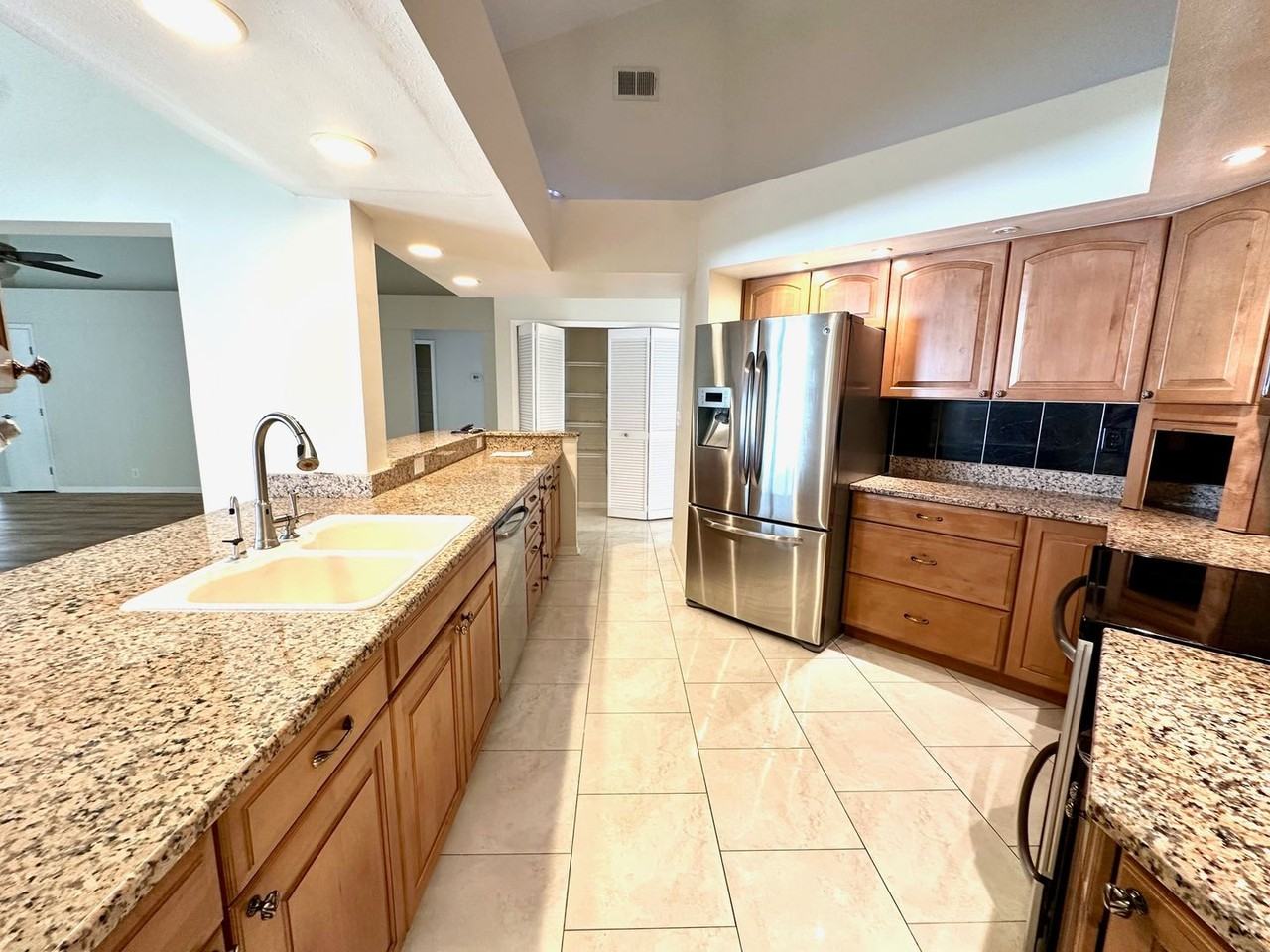 1533 Cumberland Ct W - Photo 2 of 38