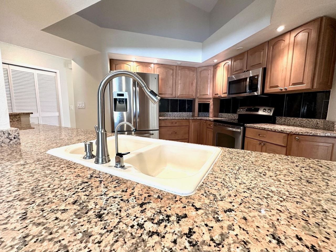 1533 Cumberland Ct W - Photo 4 of 38