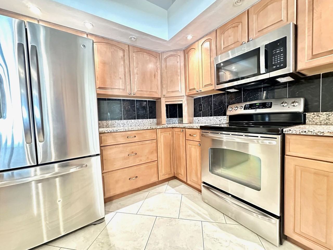 1533 Cumberland Ct W - Photo 5 of 38