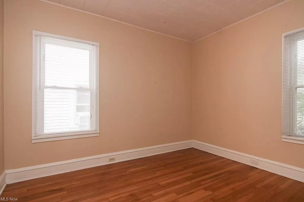 1265 W Clifton Blvd - Photo 4 of 15