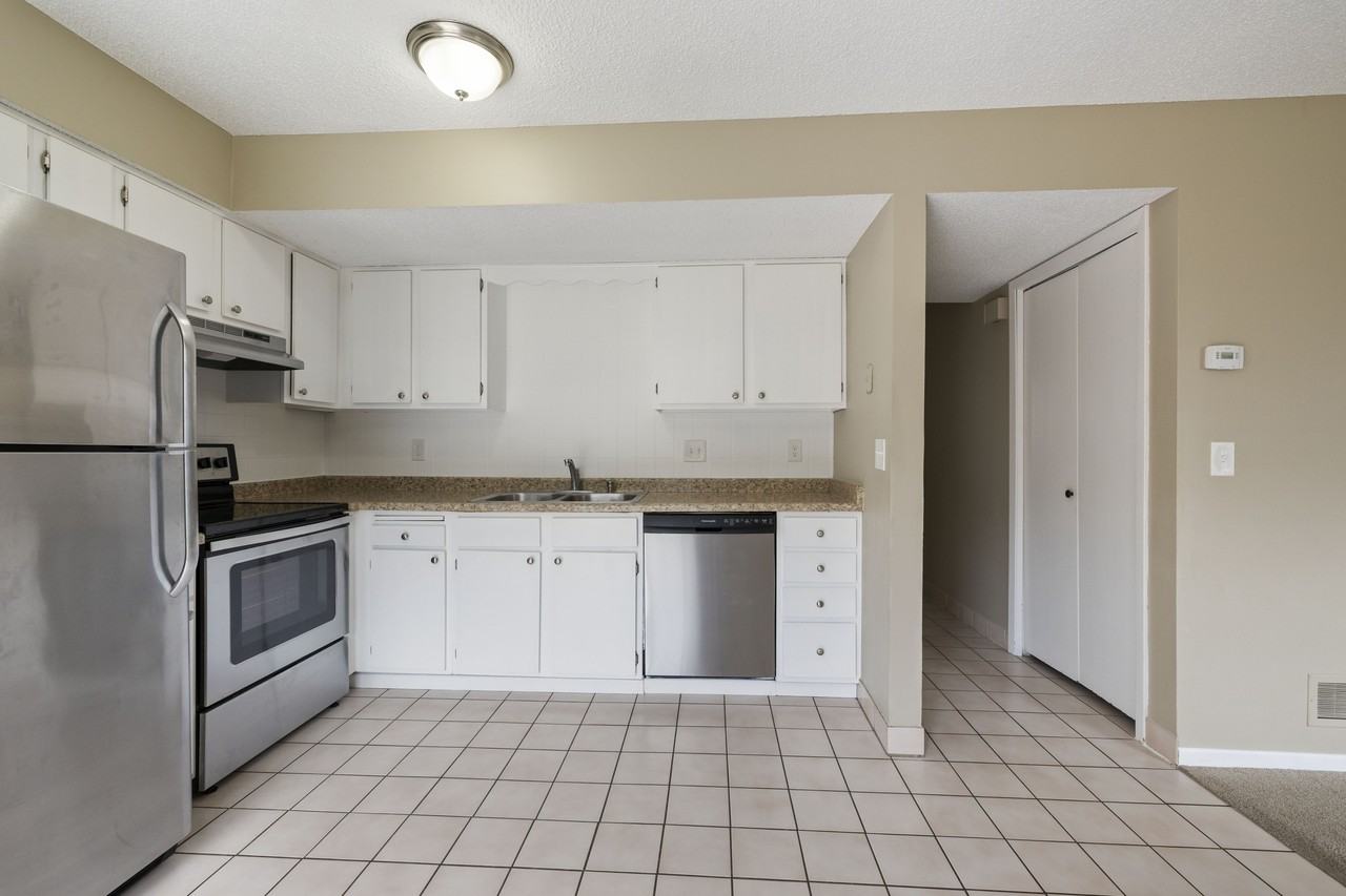 176th Street West, Lakeville (9350) MH KK1 **TPO** - Photo 3 of 20