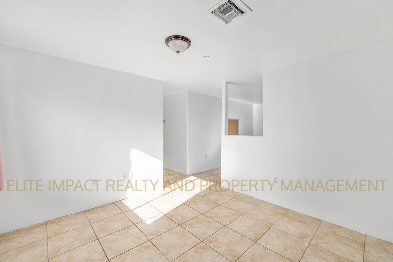 1462 W Saint Marys Rd #1 - Photo 3 of 26