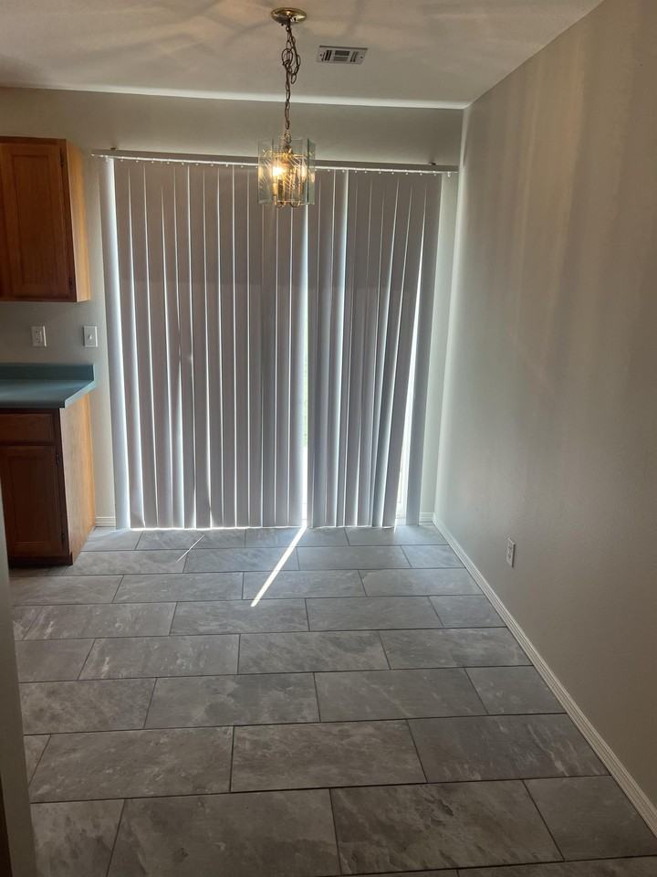 803 SE First ST (New) - Photo 4 of 8