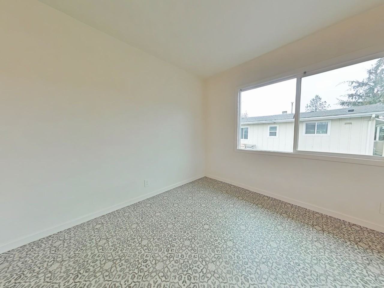 930 Nw Sequoia Ave - Photo 2 of 10