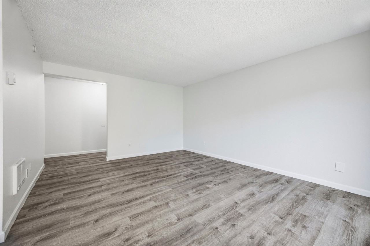 Glendoveer Village - Photo 4 of 21