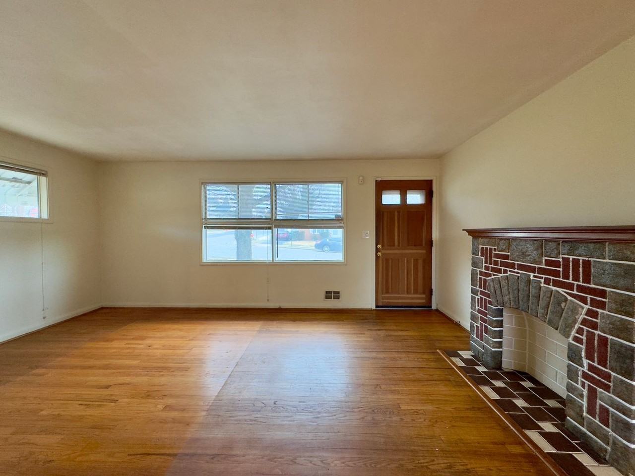 4401 Anntana Ave - Photo 2 of 21