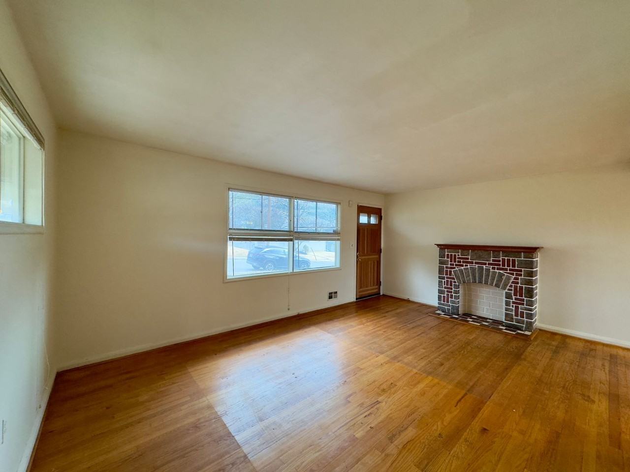 4401 Anntana Ave - Photo 4 of 21