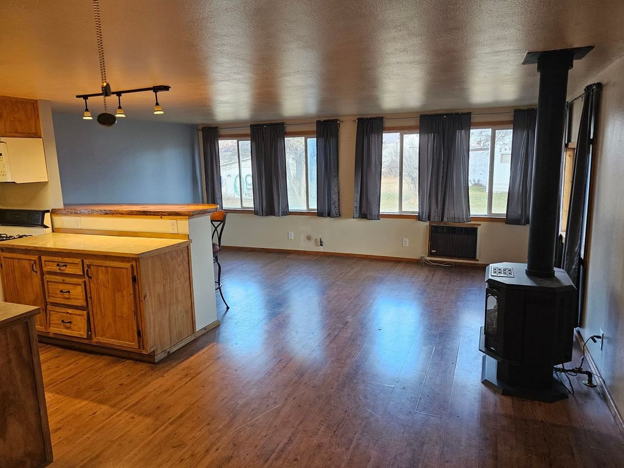 1608 25th St #1608 - Photo 2 of 10