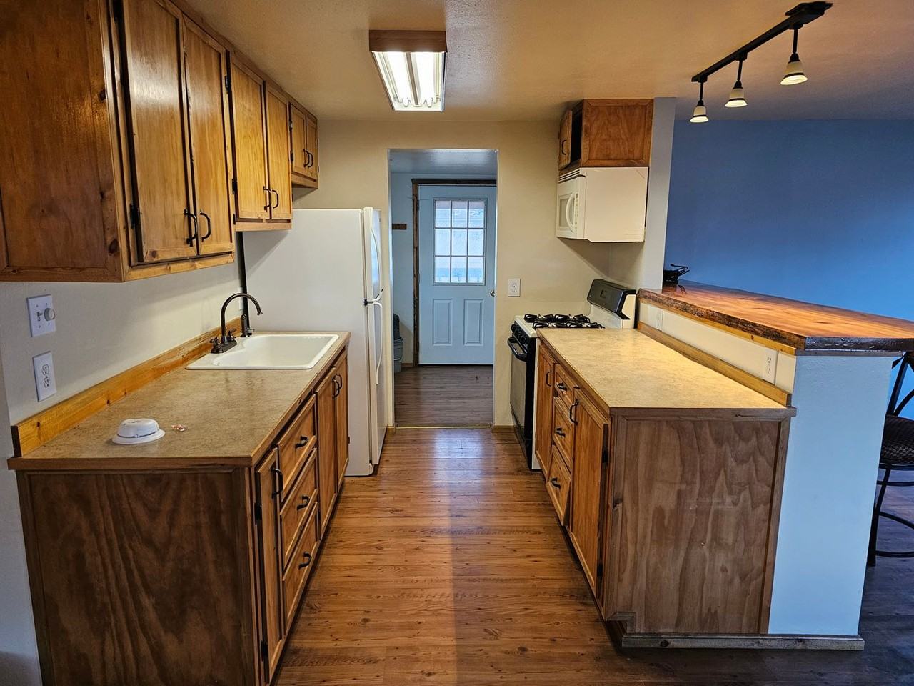 1608 25th St #1608 - Photo 3 of 10