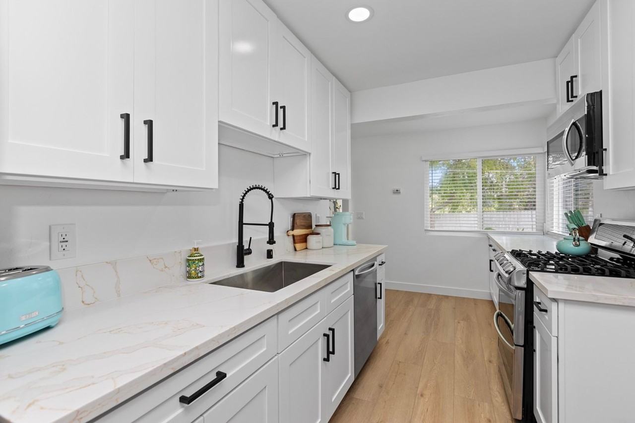 4840 College Ave - Photo 4 of 28