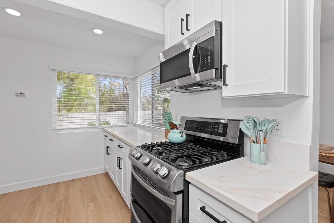 4840 College Ave - Photo 5 of 28