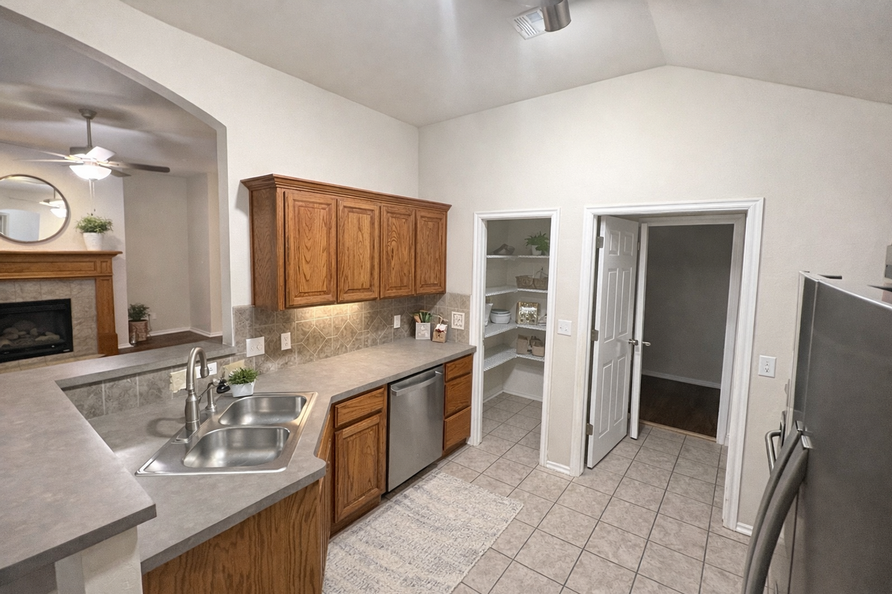 2424 Nw 161st St - Photo 6 of 9