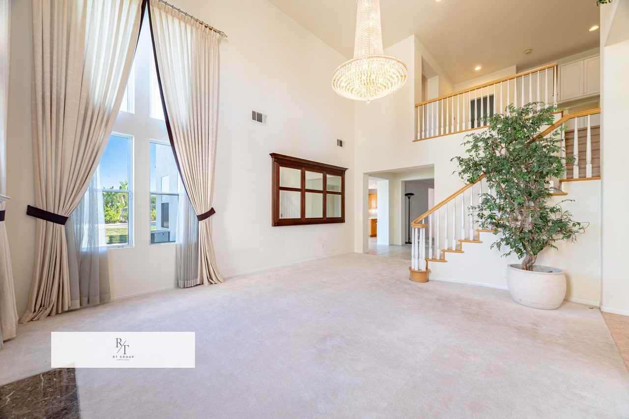 2628 Carlton Pl - Photo 4 of 42