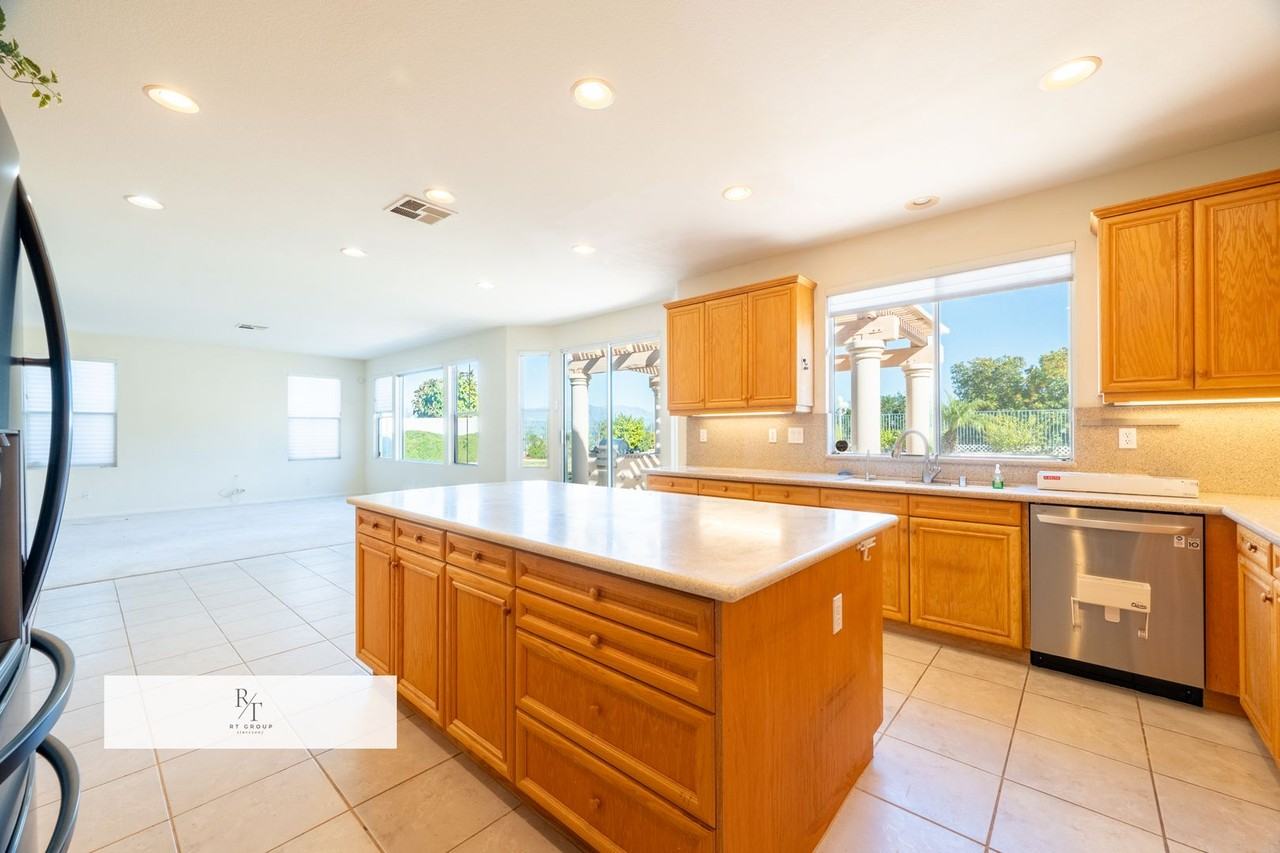 2628 Carlton Pl - Photo 6 of 42