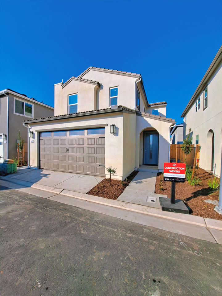 1497 Foxhill Ln - Photo 2 of 25