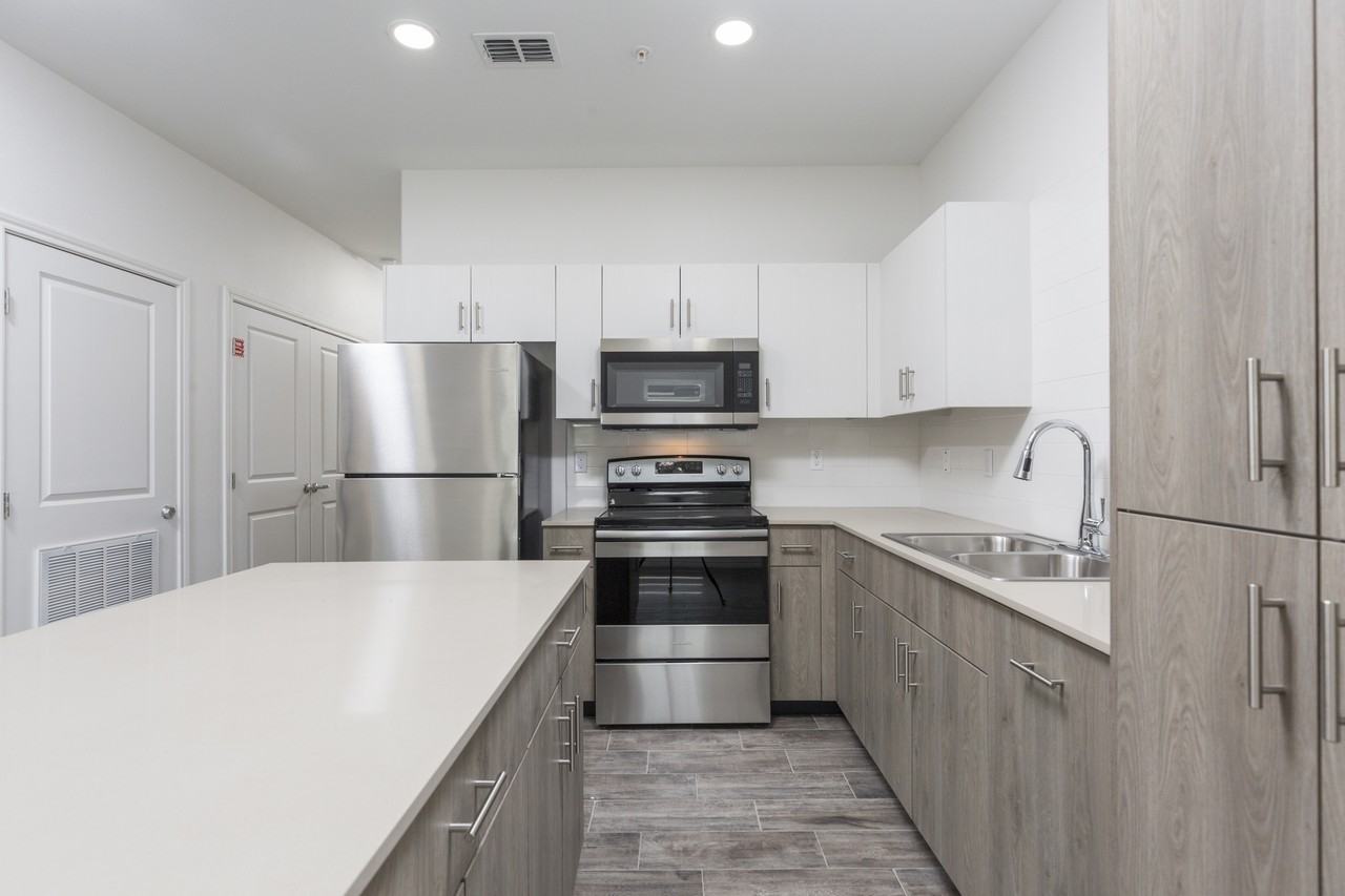 815 North 15th Place - Photo 5 of 50